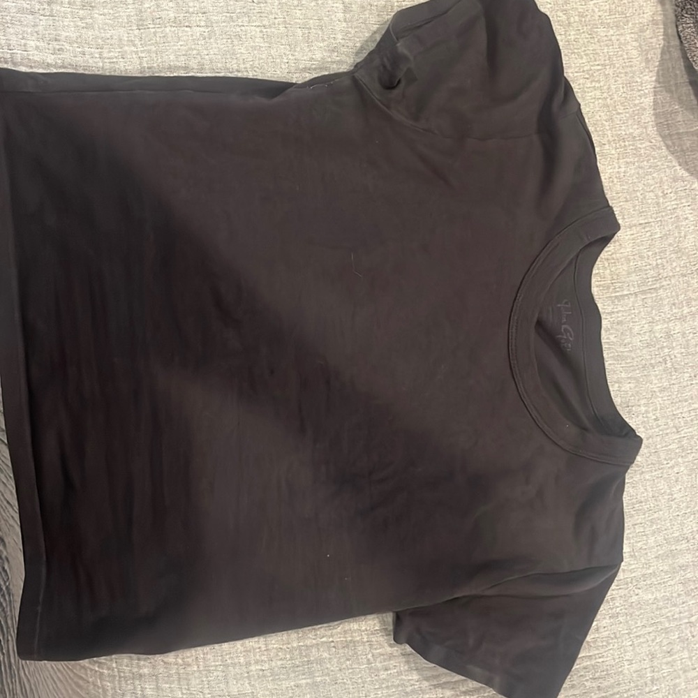 plain black cropped t-shirt